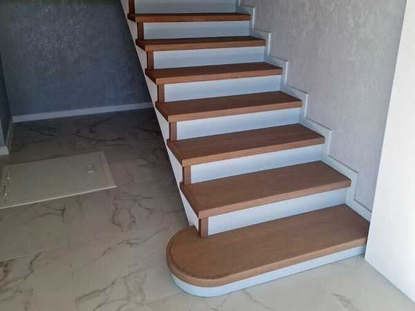 Обшивка бетонной лестницы шпон дуба Обшивка бетонной лестницы шпон дуба